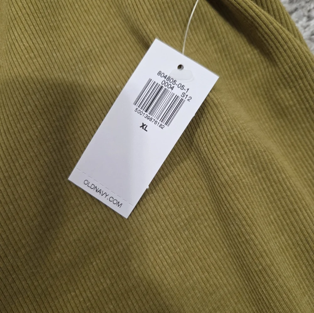 Snug Long-Sleeve Crew-Neck T-Shirt - Picture 10 of 11